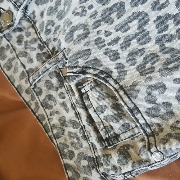 Grey and black leopard printed jeans - Picture 2 of 5